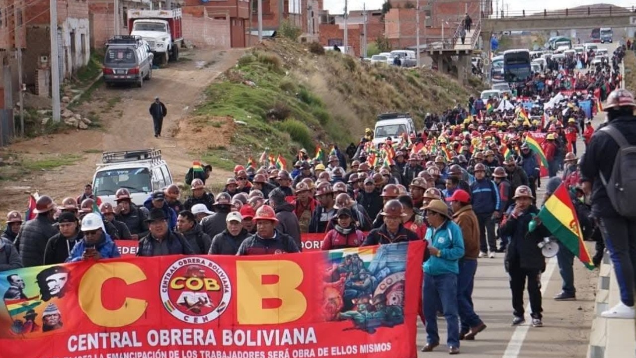 Inicia Marcha Nacional "la Patria No Se Vende" exigen eliminar DS 5503 de Rodrigo Paz