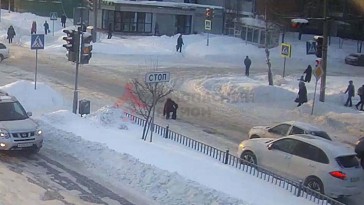 Раздавил беспомощную женщину. ДТП Машиностроителей/Орджоникидзе 07.02.18 09:08 Раздавил беспомощную женщину. ДТП Машиностроителей/Орджоникидзе 07.02.18 09:08