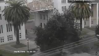 Video muestra cómo encapuchados apedrean el emblemático escudo de la UdeC