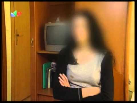 Video: Jie Kaltina Jauną Moterį Prostitucija Prieš Kitą