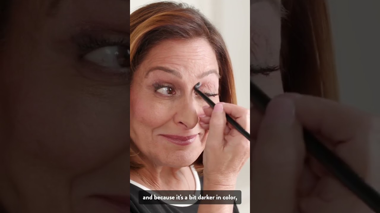 Wrap up the joy of endless eye looks with The Delectables 14 Multi-Finish Baked Eyeshadows! 🎁💖