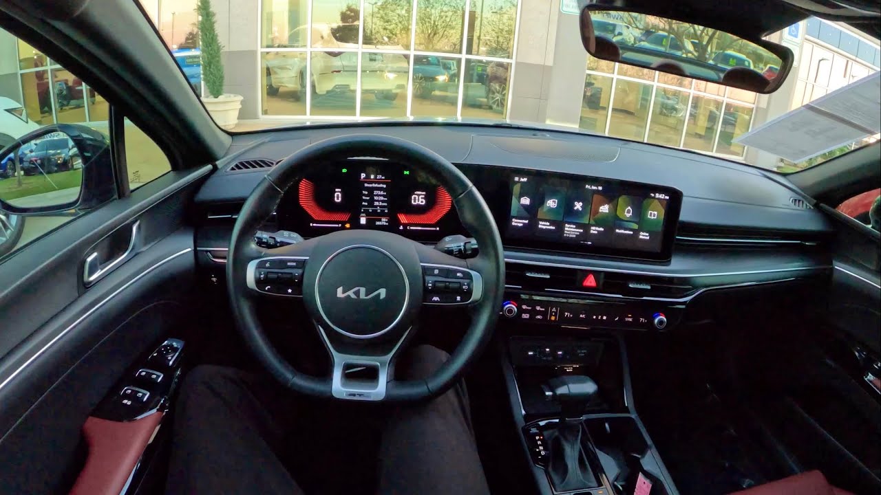 Тест-драйв Kia K5 GT-Line 2025 года от первого лица.