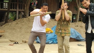 Khua luống hoa tấu