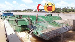 [711] The barge encountered strong currents with great difficulty at the gate of the dam by NGUYEN CHE LINH CHANNEL 13,947 views 1 month ago 15 minutes