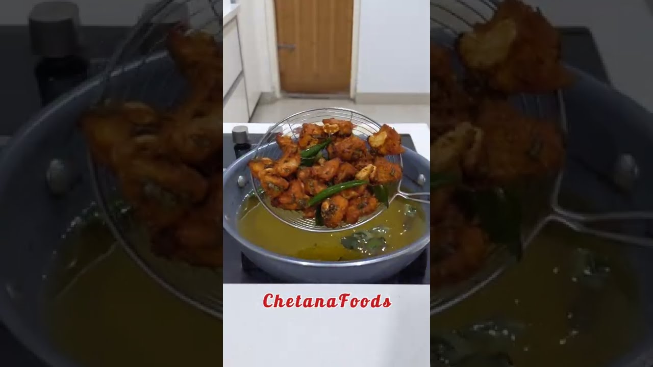 RRR Chicken Pakora 🤤 ఆంధ్రా స్పెషల్ చికెన్ పకోడీ 😍 Who Likes?🤔 Indian Street Food #Shorts