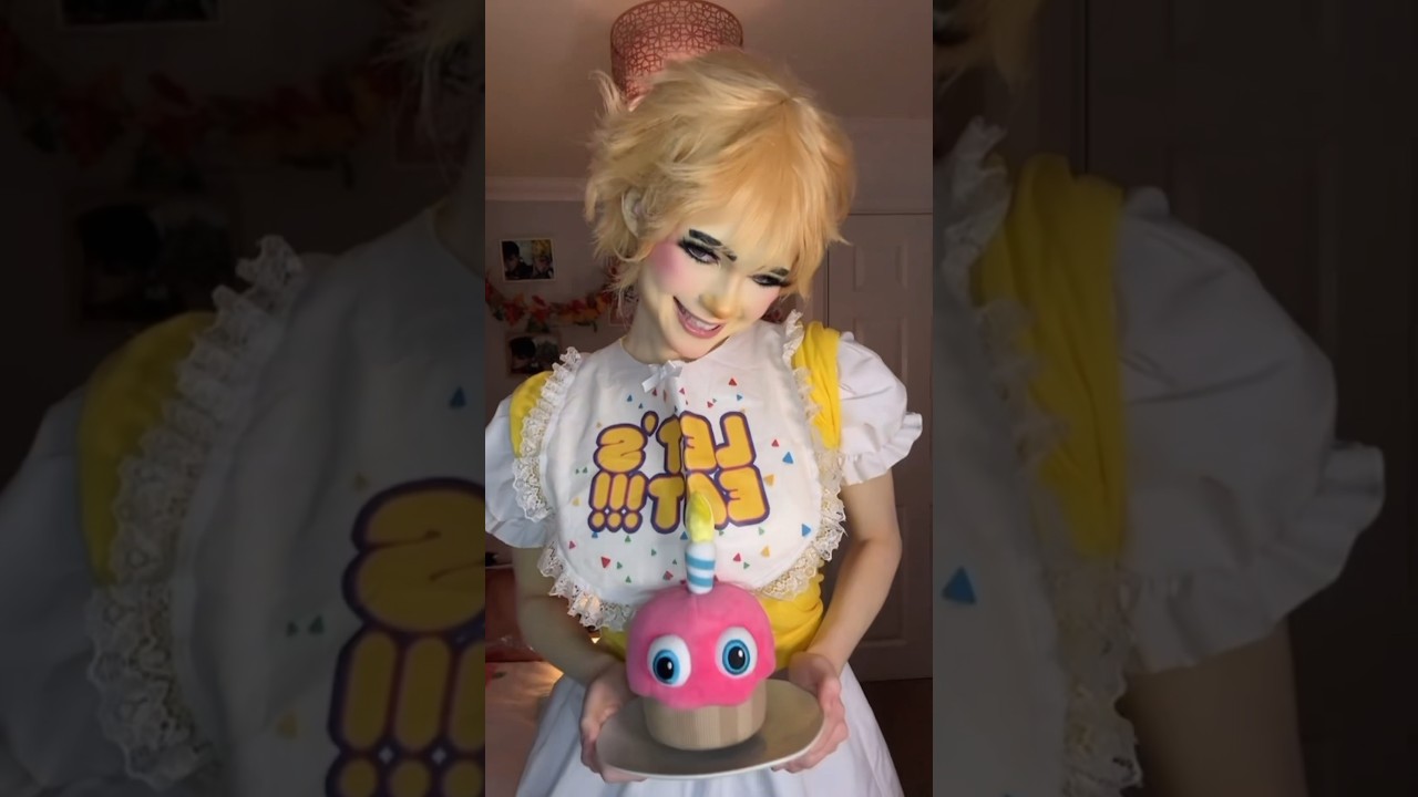 She was a showchicken! ~ FNAF Cosplay #chica #fnaf #fivenightsatfreddys #cosplay #cosplayer