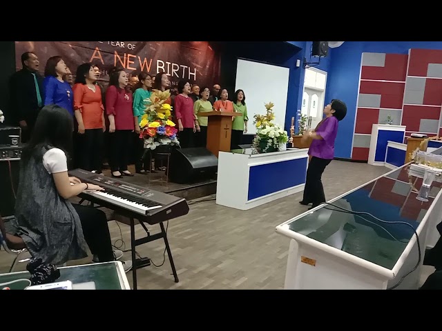 [Zefanya 1E] Shaasa + Hos Choir class=