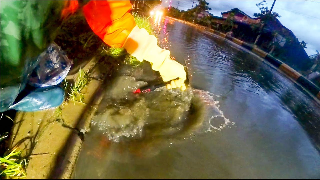 Unclogging Culvert Drain At Night After Heavy Rain On Road Street - YouTube