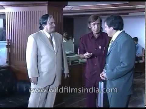 govinda-and-kadar-khan-shoot-for-film-'joru-ka-ghulam'