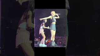 Jennie And Roses Funny Moment On Stage 😂
