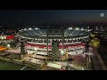 La bandera del Monumental, ahora también iluminada 🏟️⚪🔴⚪