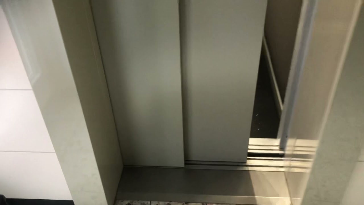 Fahrstuhl Schindler 3300 „Piccadilly“ im Wohnhaus Groten Hoff 7 Hamburg