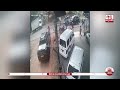 පුංචි දියණියට, මවට සහ ත්‍රිවිල් රියදුරුට මරු කැඳවූ අනතුරේ CCTV දර්ශන පෙළක්...| Ada Derana