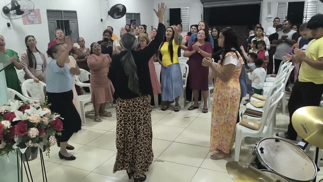 Pode a Terra Abalar Miss Francisca