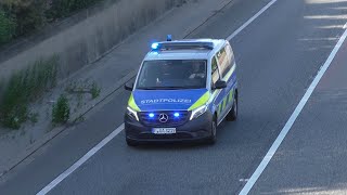 Stadtpolizei Frankfurt auf Autobahn &quot;Bitte Folgen&quot;