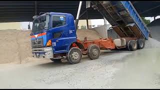 Lori Tipper 12 Tayar Jeck Tebu