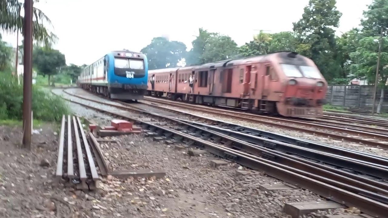 Sri Lanka Railway S10 884 890 891 S12 923 934 Kachal Menike S11 895 897 Passing Loco Junction