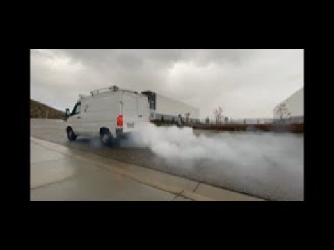 1st Generation Mercedes Sprinter Van (T1N) 2.7L Turbo Diesel doing some burnouts!