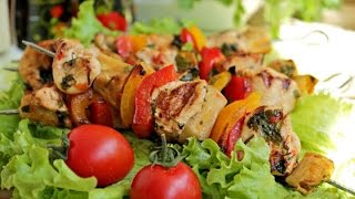 Острый шашлык с курицей и овощами Острый шашлык с курицей и овощами