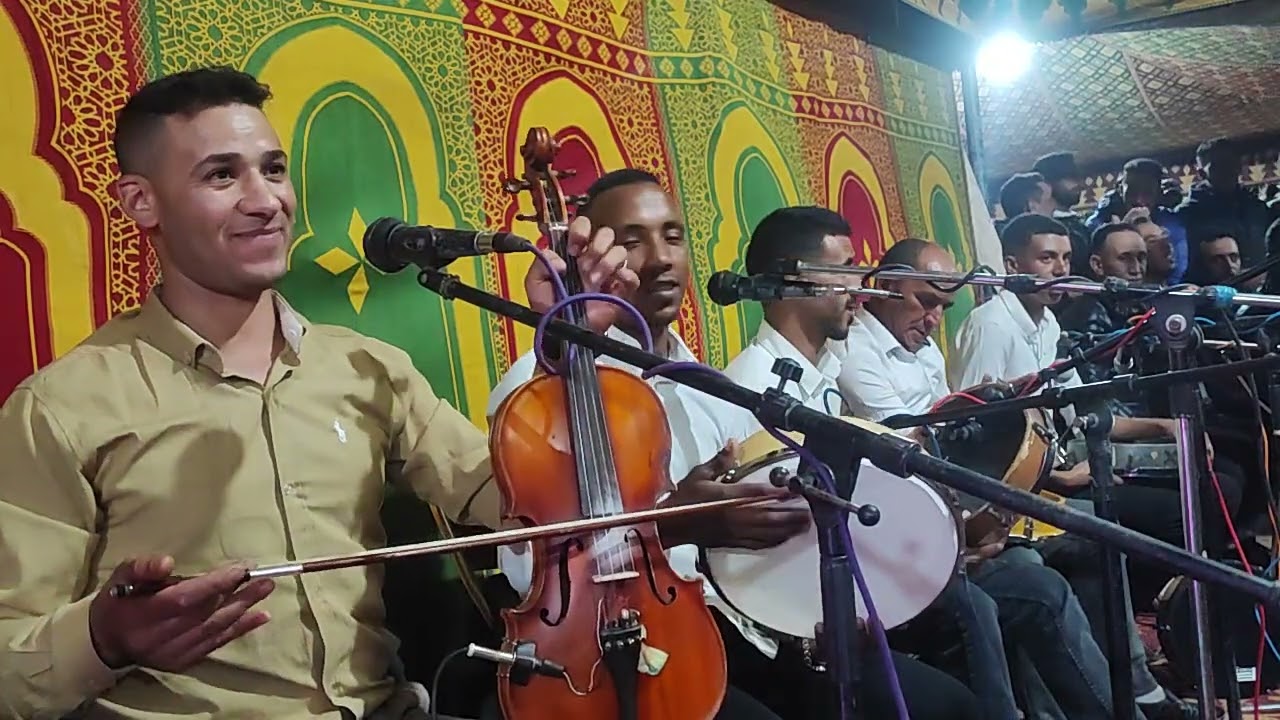 احيدوس مع الفنان عبدالعالي يحي مع المجموعة 