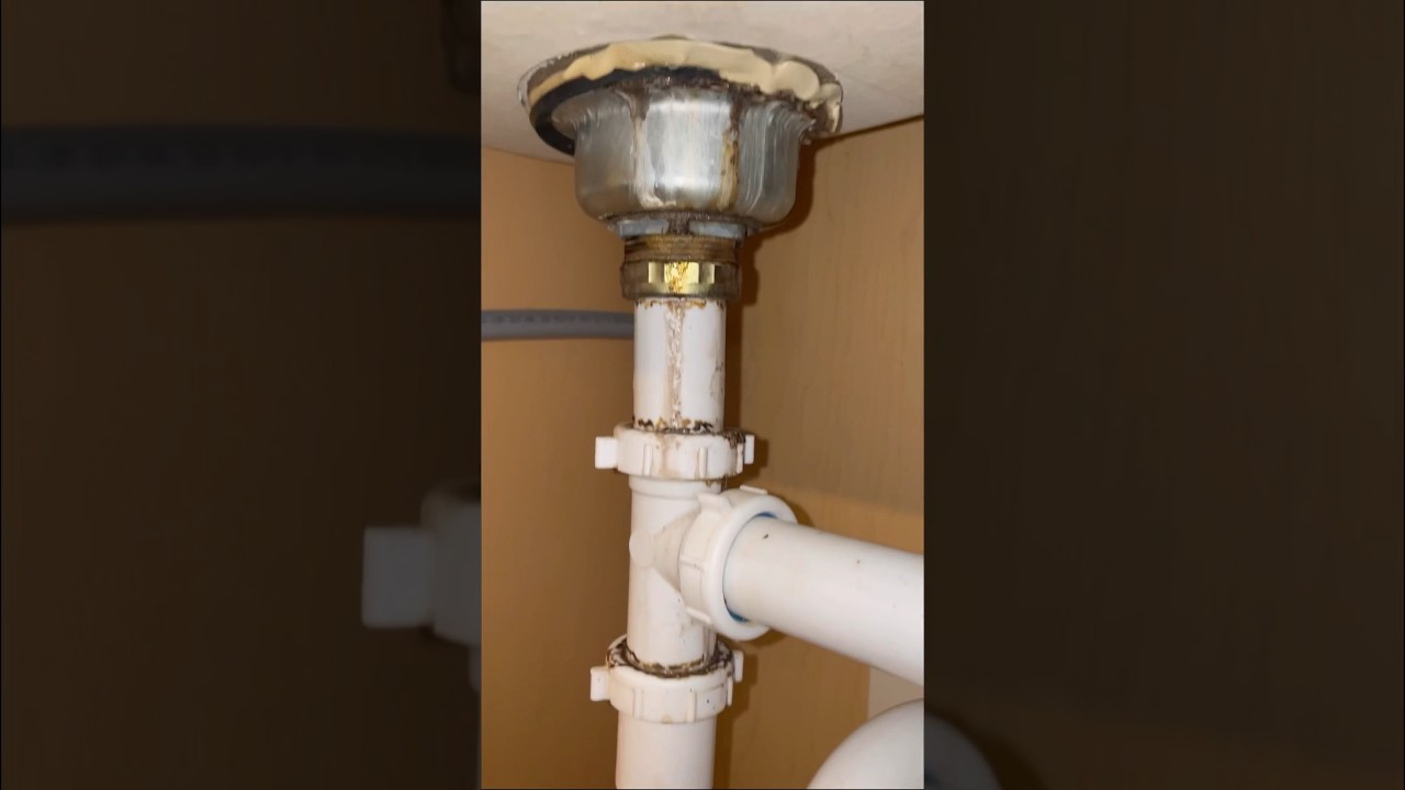 Замена всех труб под кухонной мойкой.