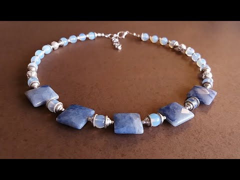 ყელსაბამი  სადალიტის და მთვარის ქვებით / Necklace with sodalite and moonstones