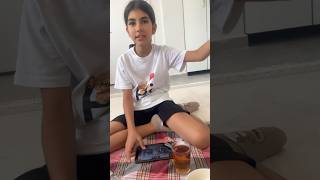 Çayı Dolu Hala Çay Istiyo