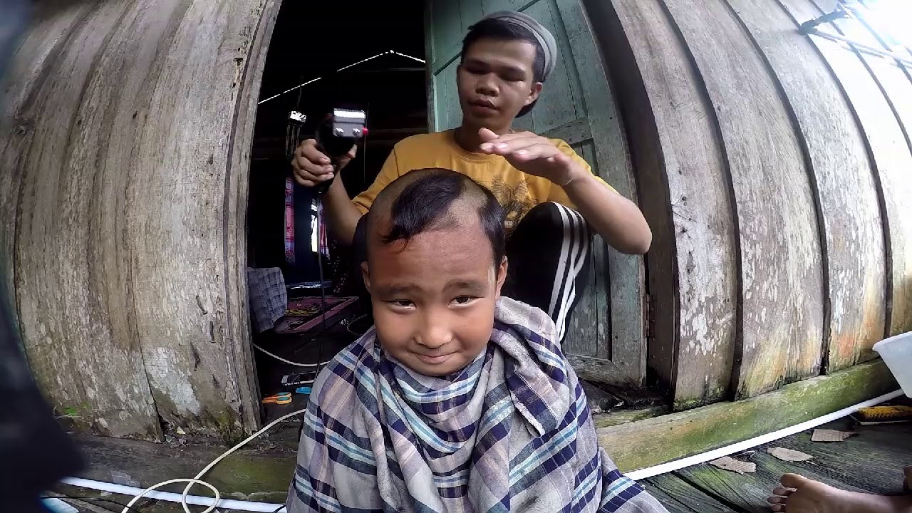 Perdana potong  rambut  orang    sekali potong  langsung di 