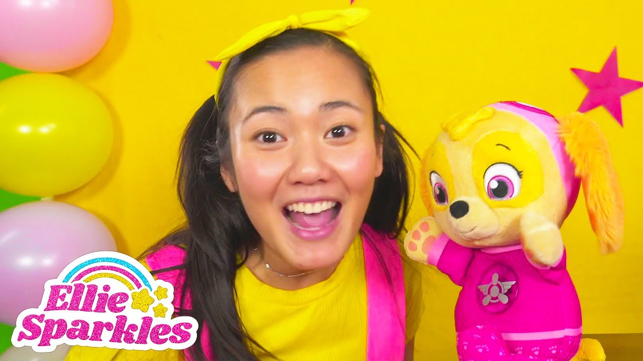 Worst Employee Serves Slime Food! 🤢 Challenge! | The Ellie Sparkles Show - WildBrain | Full Episodes