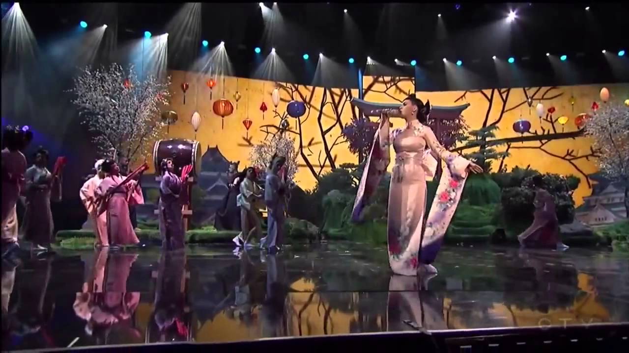 Katy Perry- peforming Unconditionally 