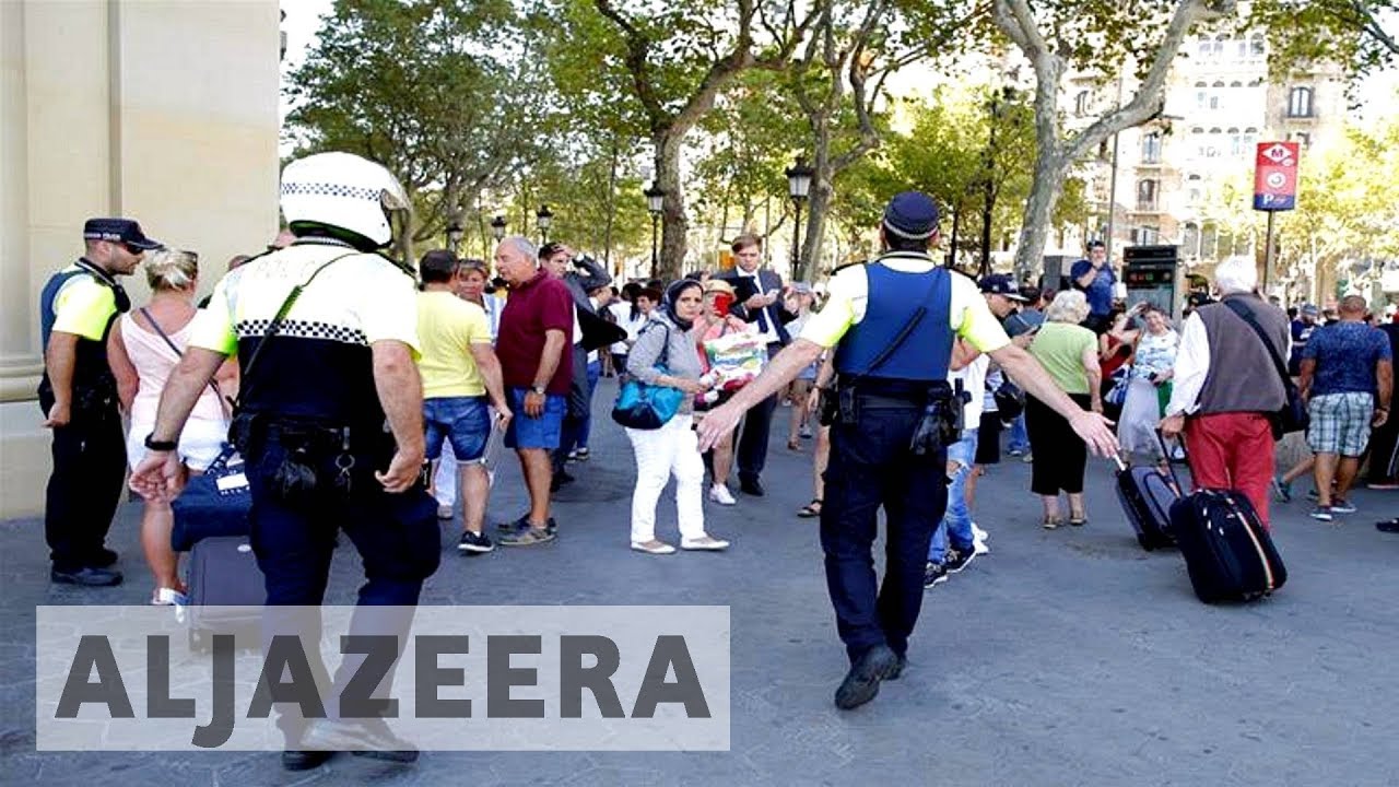 شاحنة تقتحم حشدًا في برشلونة، مما أسفر عن مقتل 13 شخصًا على الأقل.