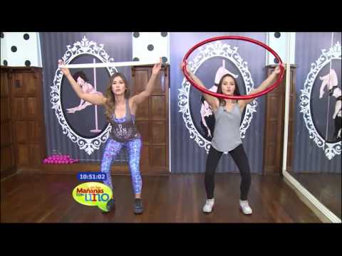 Ejercitando brazos, glúteos y piernas con hula hula