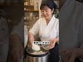 おにぎり職人は“塩のタイミング”が違います