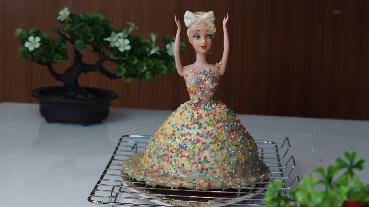Pull me up Doll cake - YouTube