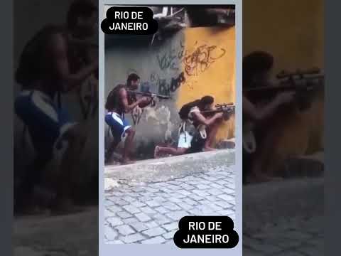 Traficantes Comando vermelho armados no Rio de Janeiro confrontos e tiros no morro