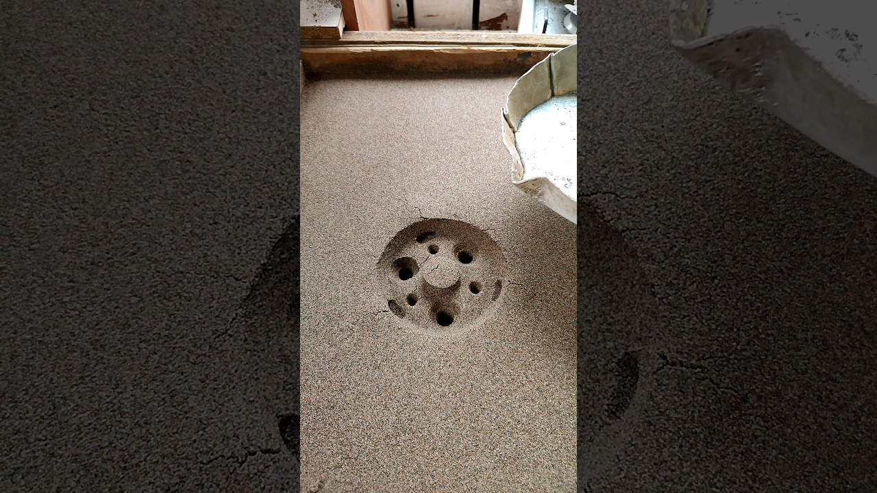 Artesanías de fundición de metales fundidos en arena. 