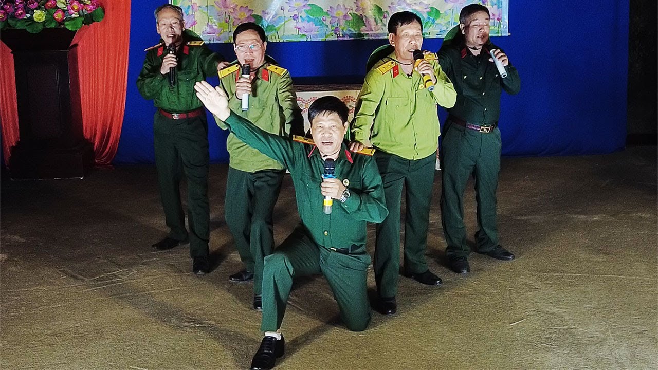 Năm anh em trên một chiếc xe tăng - khu Trung Hưng biểu