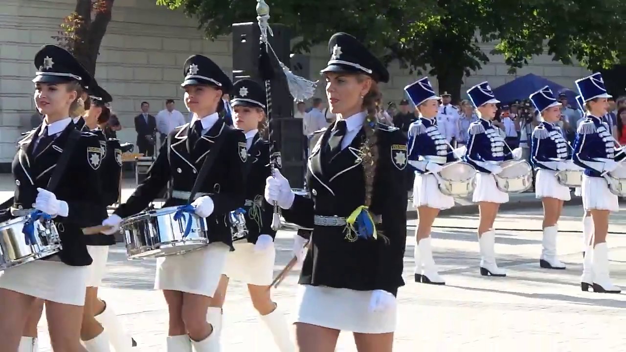 Вторая годовщина создания нацполиции. Барабанщицы