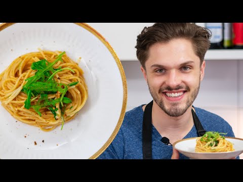 Video: Wie Man Farfalle Mit Tomaten-Käse-Sauce Kocht