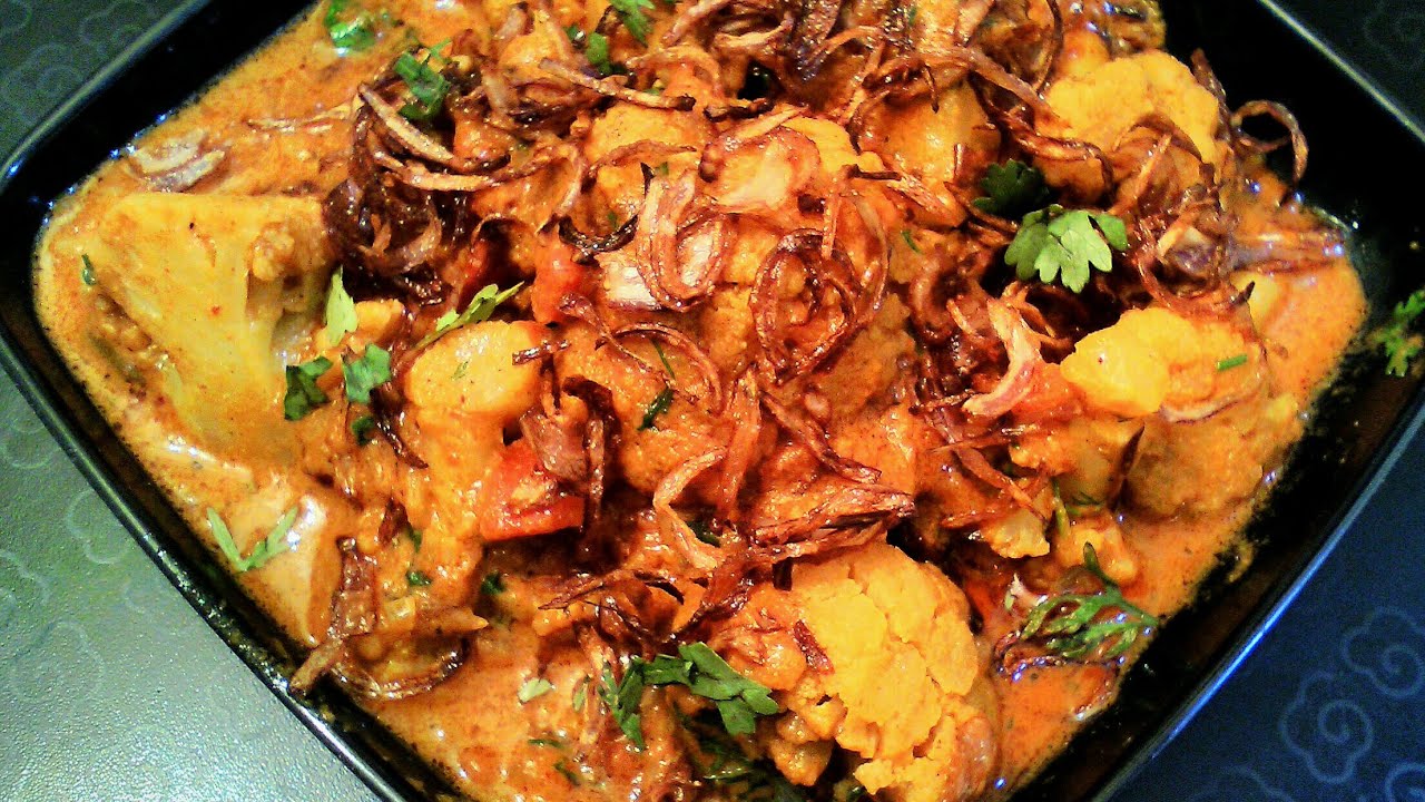 Gobi mussallam/Cauliflower masala in Tamil/Cauliflower gravy with