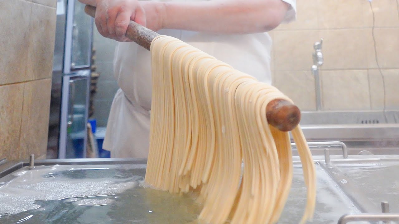 ⁣A Day of World's Largest Japanese Udon Noodles Restaurant / 日式烏龍麵師傅的一天 - Taiwanese Food