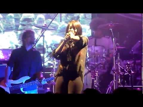 Bran Van 3000 - Astounded (Live In Montreal)