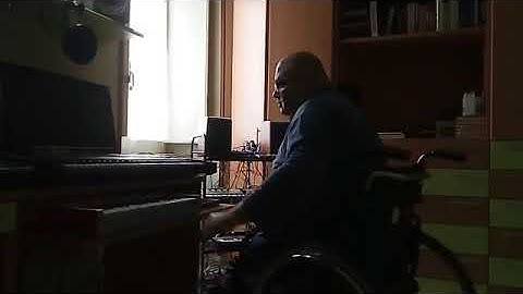 Live didgeridoo and synths