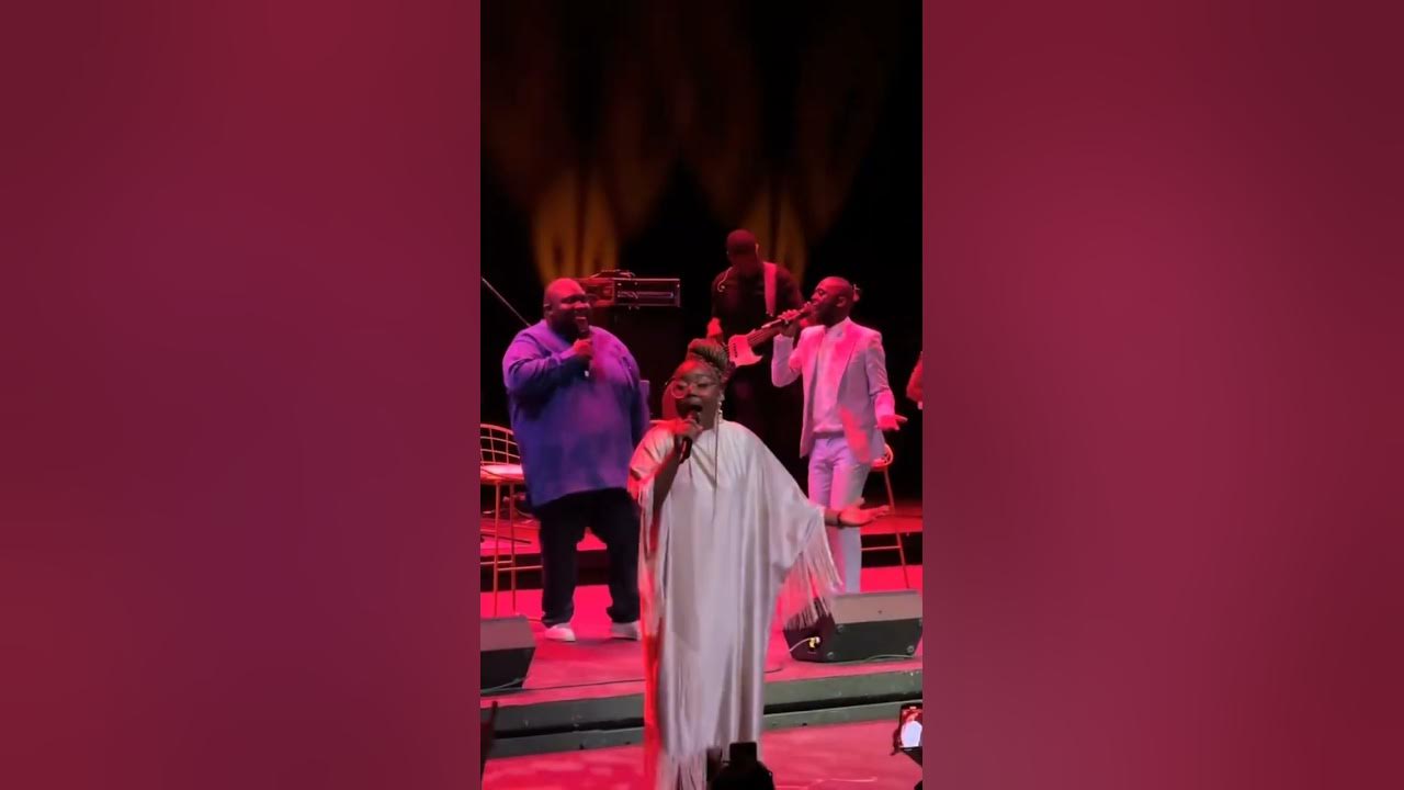 Ntokozo Mkhize - Esandleni live performance Ntokozo Mkhize - Esandleni live performance
