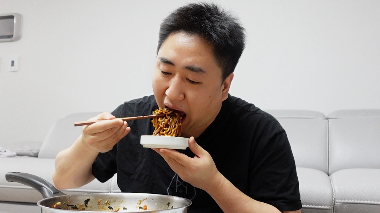 간단하게 짜파구리에 겉절이