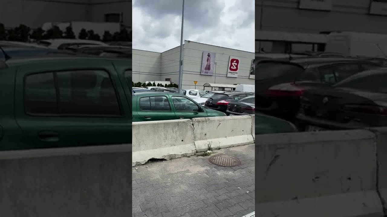 Возле Ашана в Варшаве. Польша/Near Auchan in Warsaw. Poland