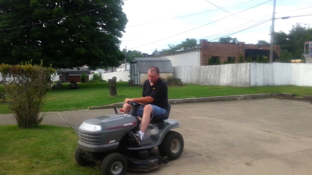 Craftsman LT2000 Riding Mower - YouTube