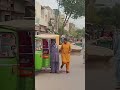 بلال چوک کے اوپر یہ پڑے ہوئے بڑے بڑے کنکریٹ رات کو حادثات کا باعث بنتے ہیں ملتان انتظامیہ سے درخواست
