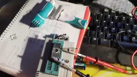 Programming Vintage EPROMs With TL866II Plus