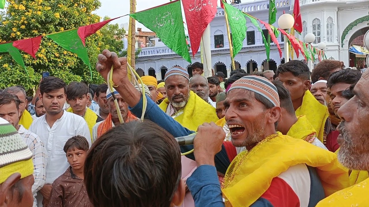 Dewa Sharif Dargah के सामने मौला हुसैन का सलाम पेश करते हुए || Husaini Anjuman